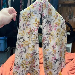 Elegant Floral Print Scarf in Pink, Yellow, and Gray